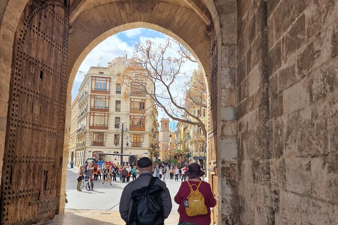 Valencia: Art & Architecture Guided Tour with Monuments Tickets - Starting with the Serranos gateway and El Carmen