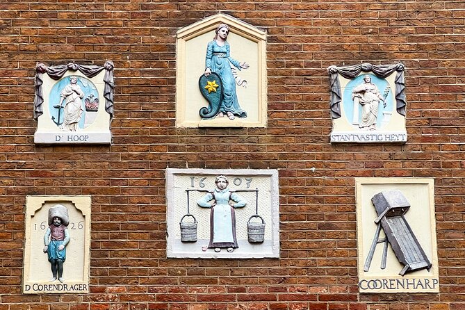 Walking Tour about Golden Age Architecture, private local guide - Torensluis and Amsterdam’s crooked houses