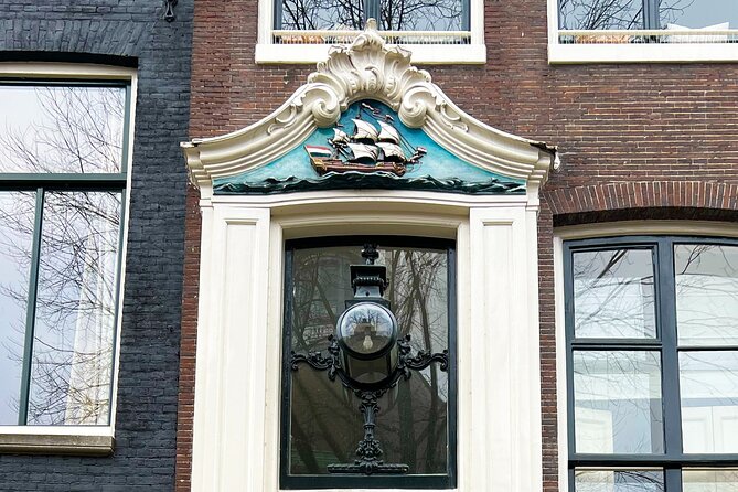 Walking Tour about Golden Age Architecture, private local guide - De Dolphijn and a link to Rembrandt