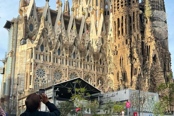 Wonders of Gaudi: Park Guell & Sagrada Familia Private Tour - Why this Gaudí pairing works so well