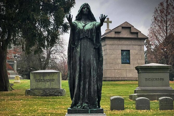 Woodlawn Cemetery: A Self-Guided Audio Tour of Gilded Age Art and Architecture - How the VoiceMap app works